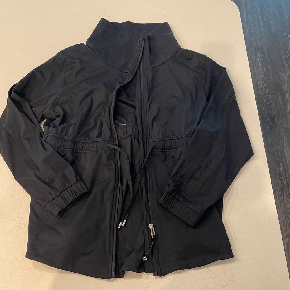 Lululemon black cinch waist soft jacket 10